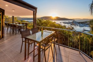 hamilton-island-marina-at-sunset-outdoor-dining