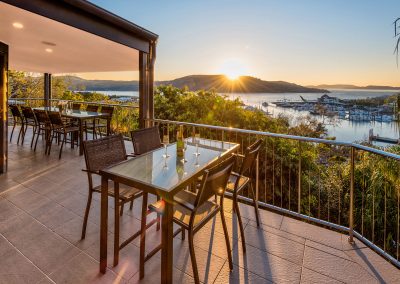 hamilton-island-marina-at-sunset-outdoor-dining